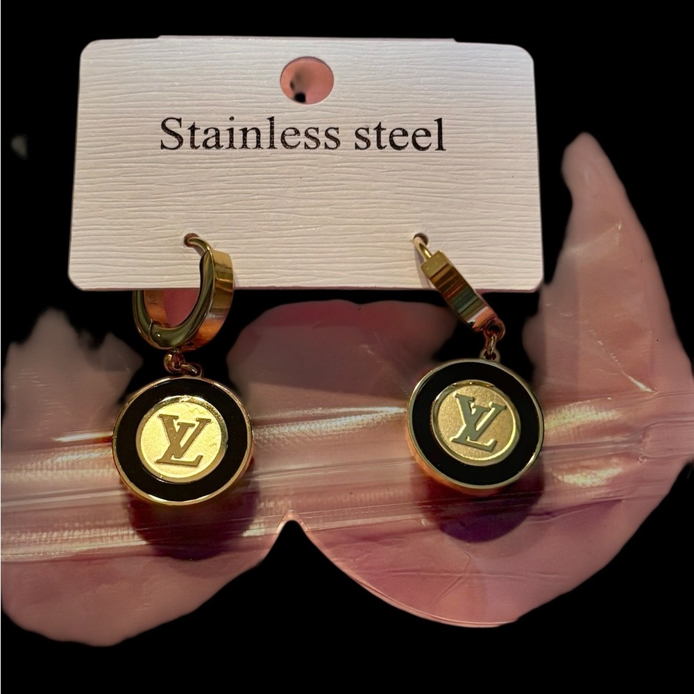 💗💗💗Unbranded fashion Gold and Black Stainless Steel Earrings master quality - Picture 3 of 5